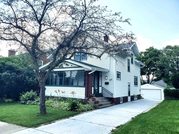 124 Dawson Ave, Rockford, IL 61107