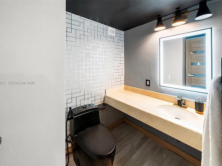6770 Indian Creek Dr #Penthouse B — Photo 18