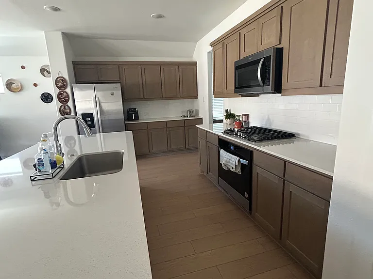 1806 Balfour Bnd — Photo 9