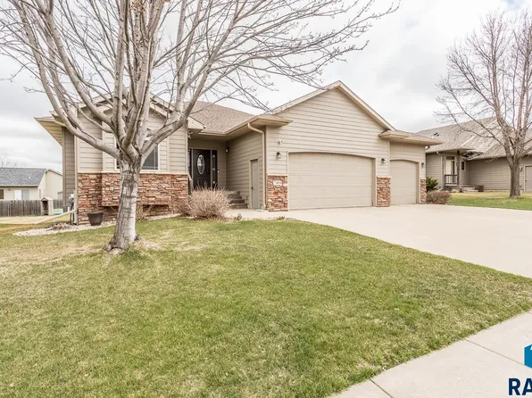 7404 W Zinnia Cir, Sioux Falls, SD 57106