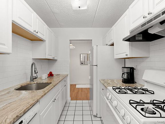4th image of 2 Consulate Drive #3G