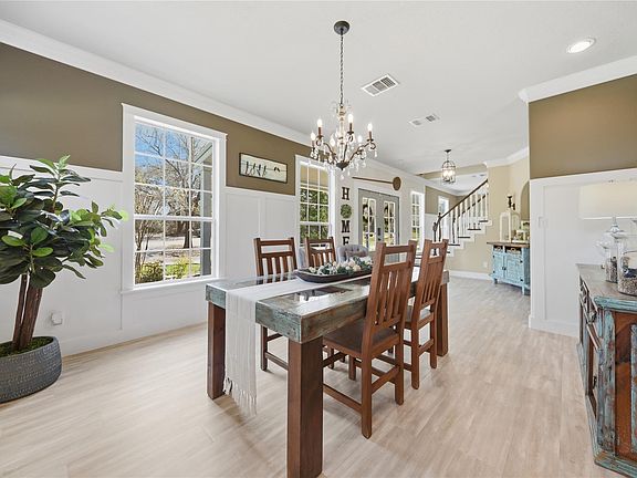 3rd image of 305 Affleck Rd