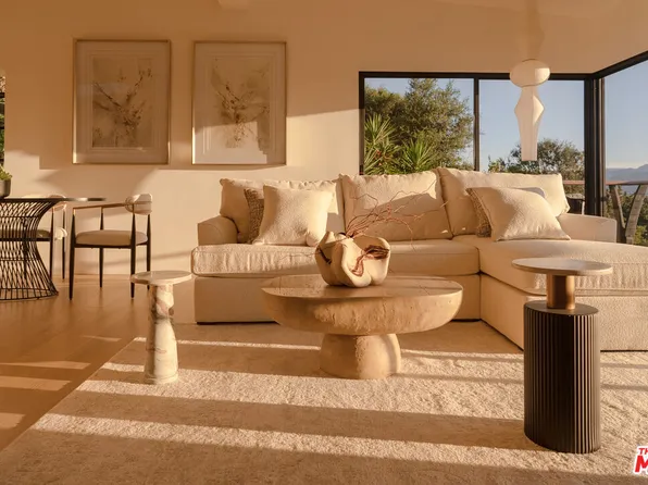 7802 Torreyson Dr, Los Angeles, CA 90046