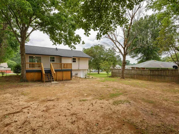 225 Britt St, Florence, AL 35633