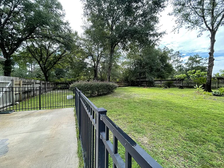 205 Wedgewood Ln — Photo 22
