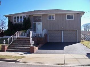 20 9th Ave, Farmingdale, NY 11735