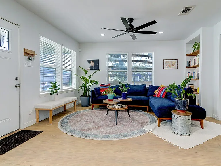 4801 Avenue H — Photo 5