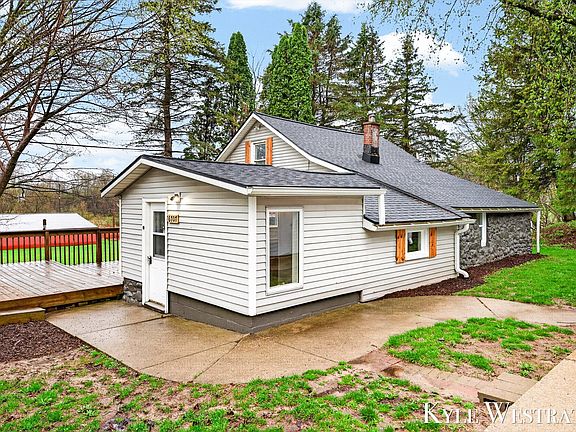 2nd image of 6707 Lessiter Rd NE