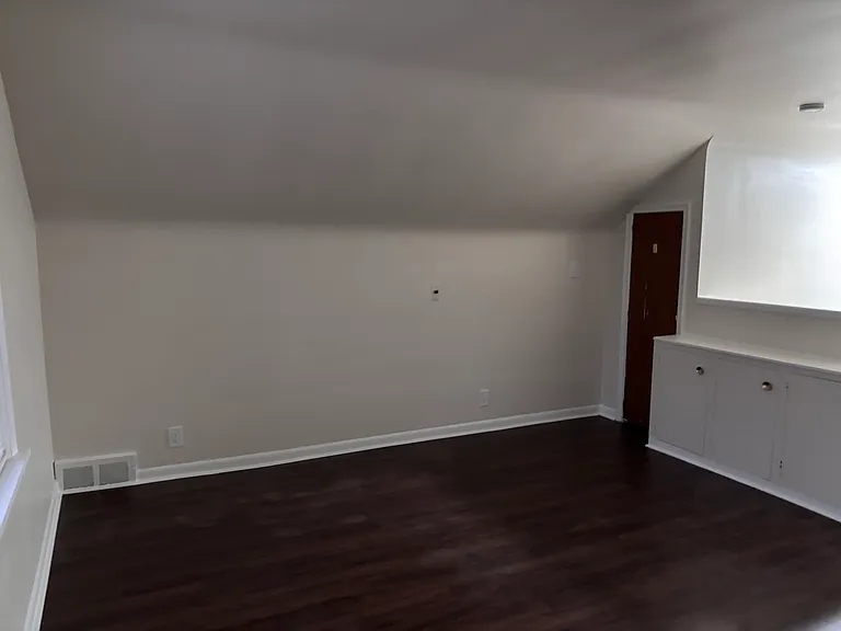 20211 Biltmore St — Photo 17