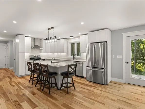 198A Fremont St, Taunton, MA 02780