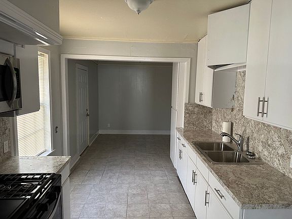 5th image of 1632 Malcolm St