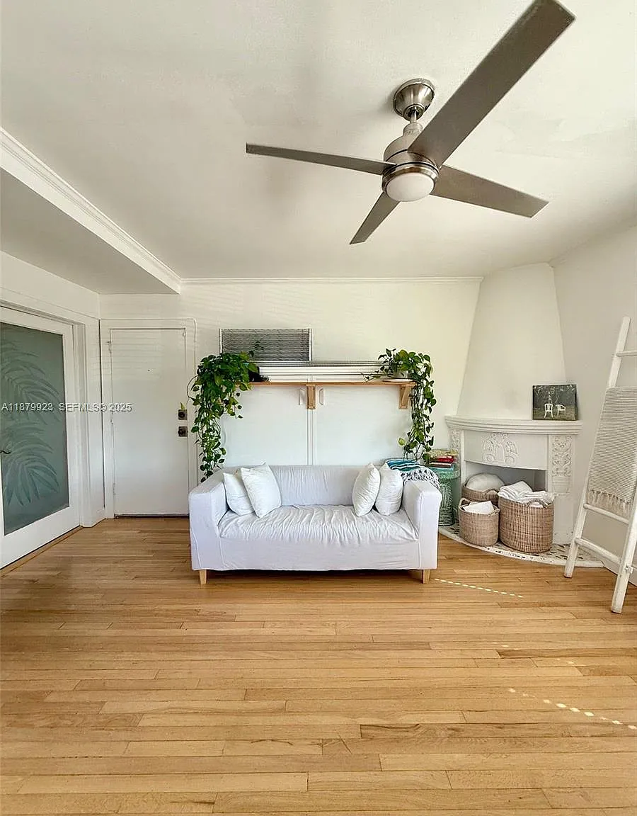 1 bed, 450 sqft, $1,800 — Photo 2