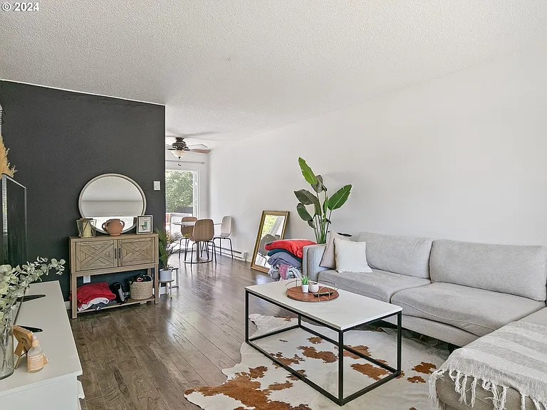 6847 N Seneca St #6847 — Photo 2