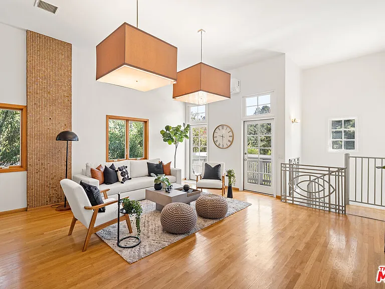 8781 Lookout Mountain Ave — Photo 1