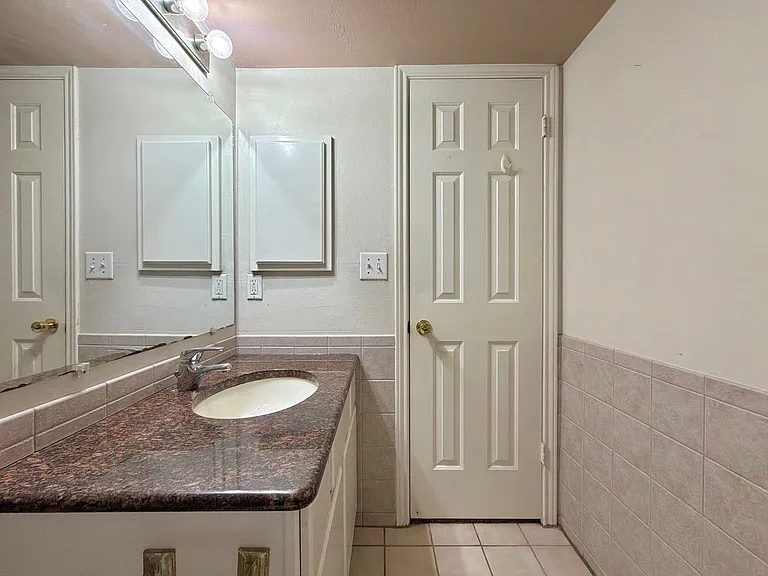 501 W 26th St #308 — Photo 16