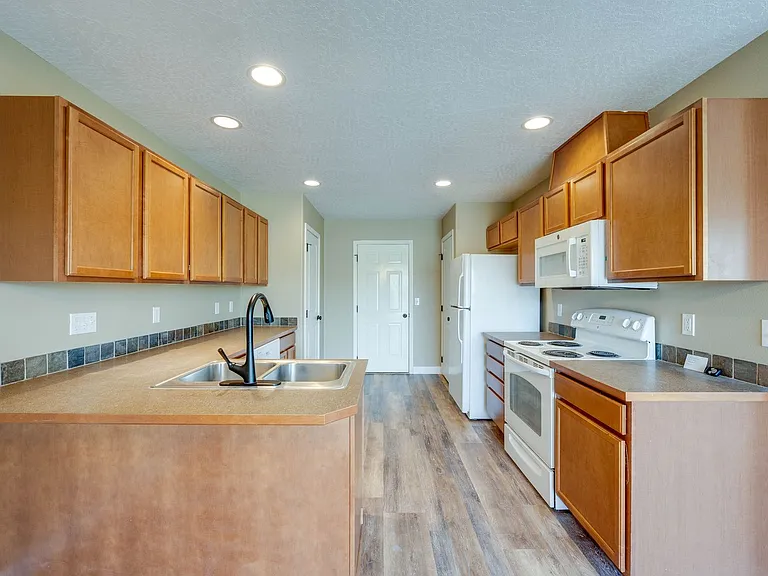 1262 SW Selway Ln — Photo 7