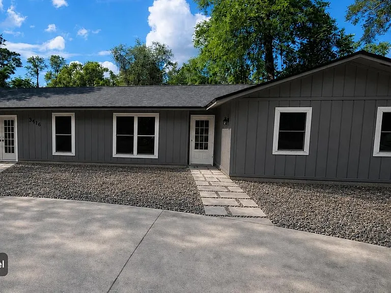 3116 W University Ave — Photo 1