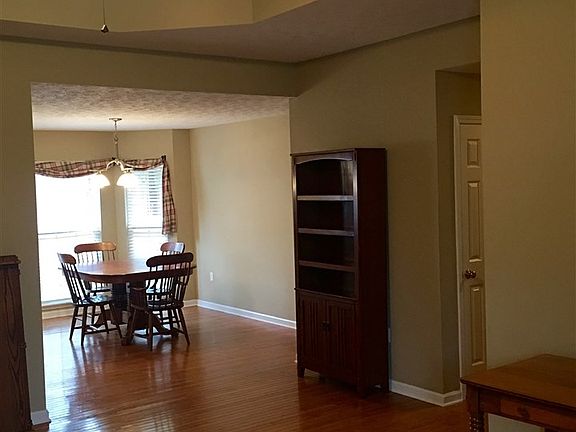 4th image of 146 Lake Forest Ln