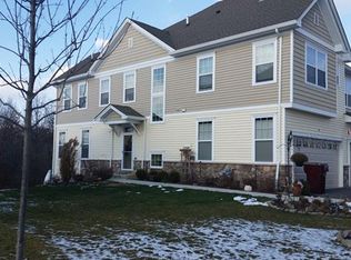 25 Meadow View Dr, Middletown, NY 10940