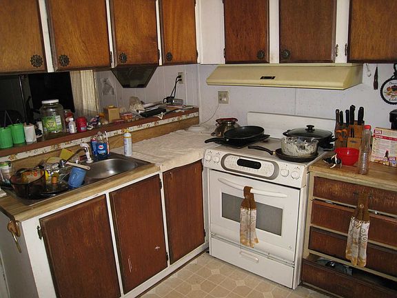 5th image of 340 Schindler St