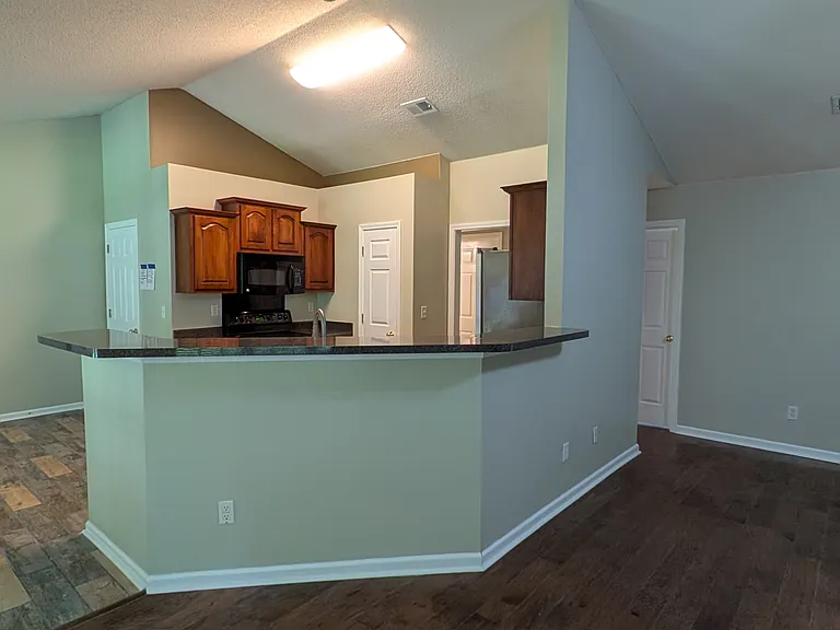 13171 Sandbourne Dr S — Photo 2