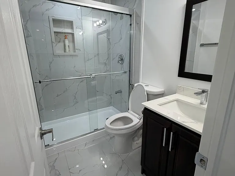28 Meadowglen Blvd — Photo 7