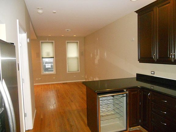 4th image of 1909 W Wabansia Ave