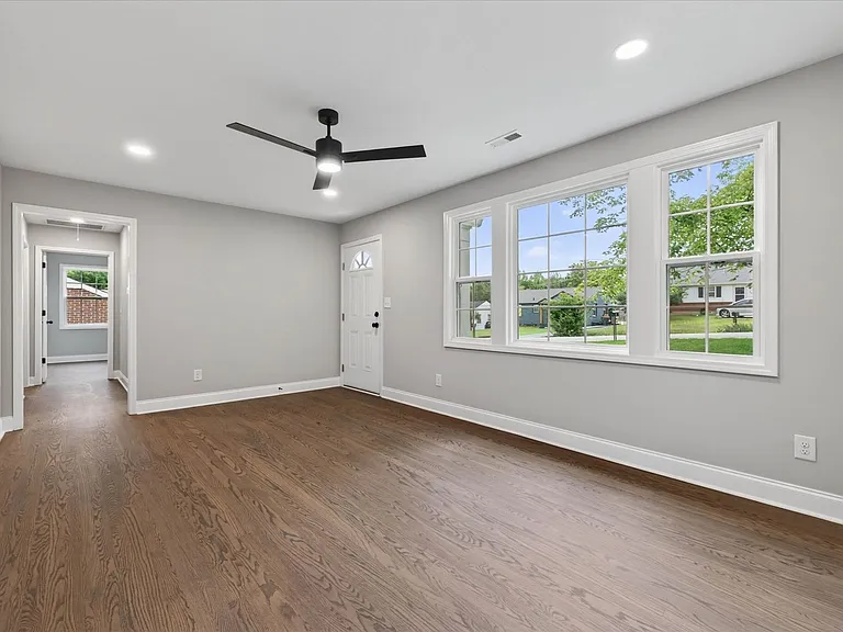 221 Clearview Dr — Photo 8