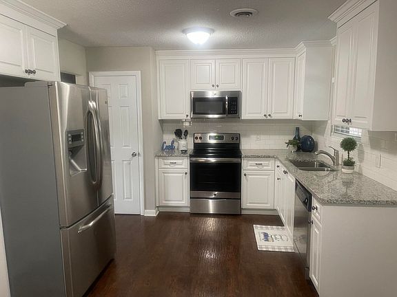 3rd image of 4118 Cliffwood Court