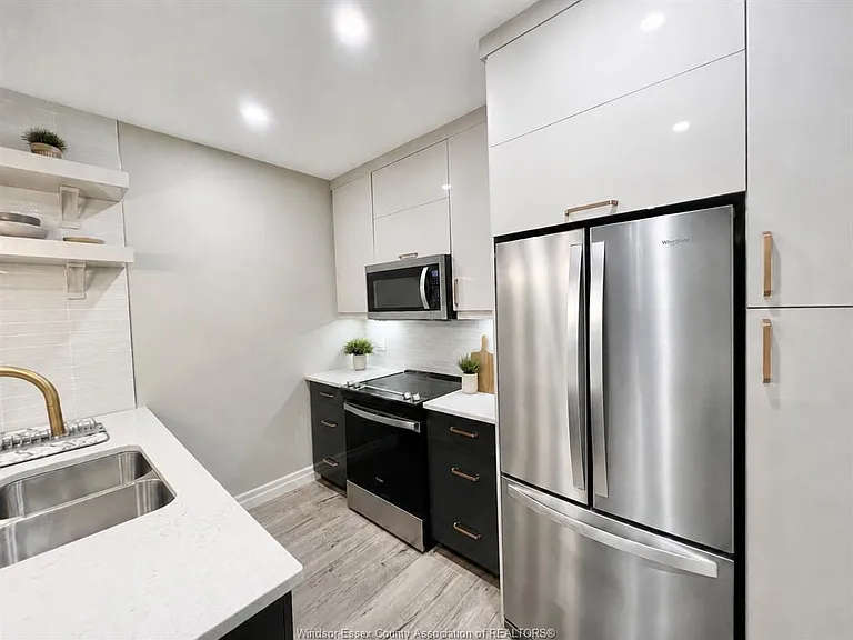 531 Pelissier St #206 — Photo 7