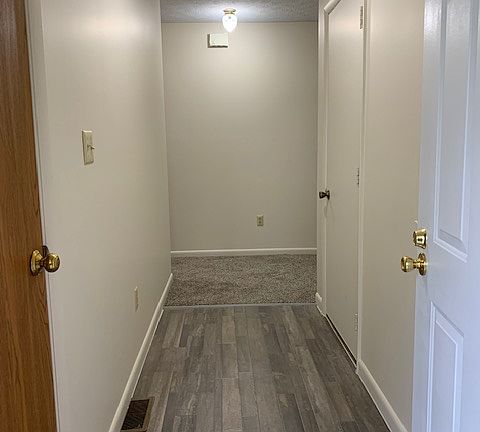 2nd image of 717 Nelson Ct