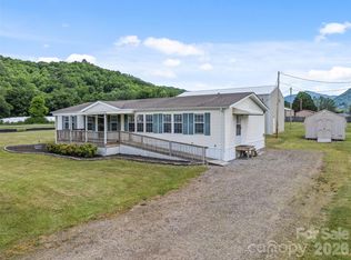 25 Lester Ln, Waynesville, NC 28785