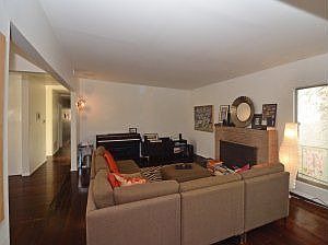4th image of 10507 Louisiana Ave