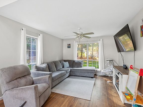 4th image of 11 Balmoral Ct