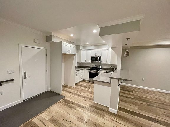 4th image of 11828 Runnymede St Unit 212