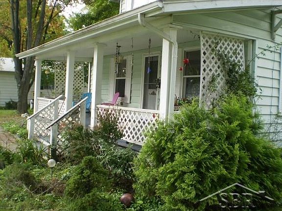 2nd image of 1918 Essex Ave