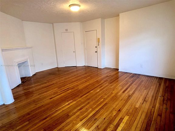 5th image of 751 Euclid Ave APT 4
