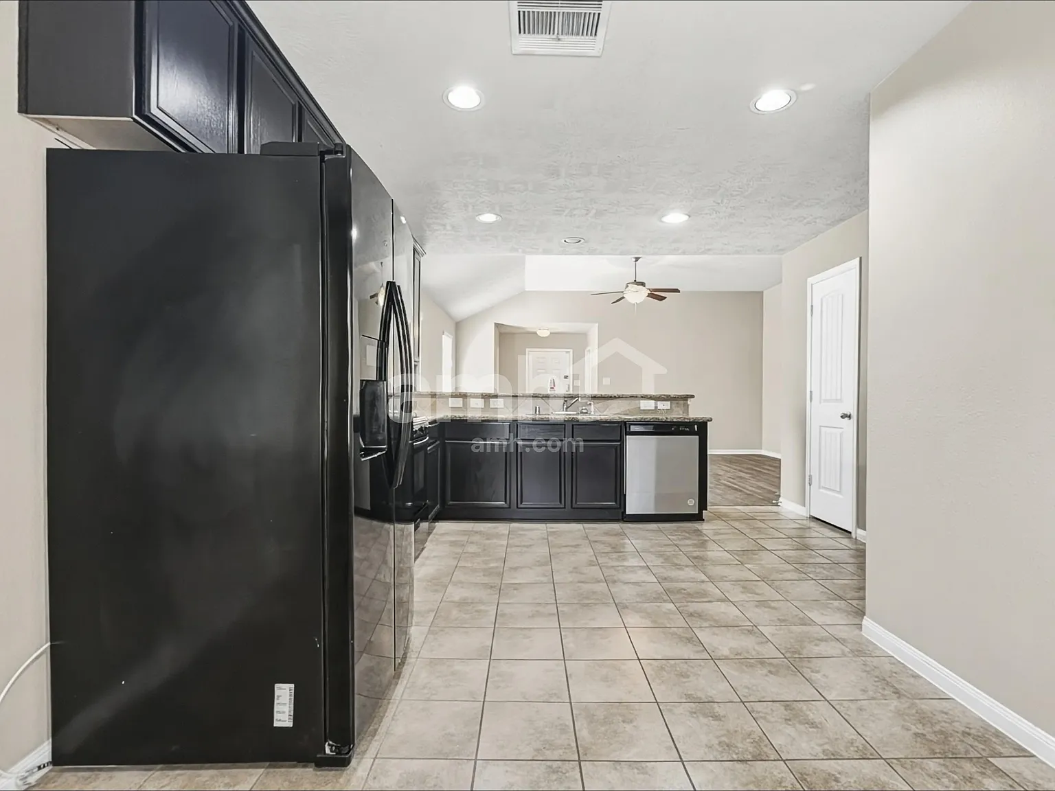 3 bed, 2.0 bath, 1582 sqft, $1,890 — Photo 4
