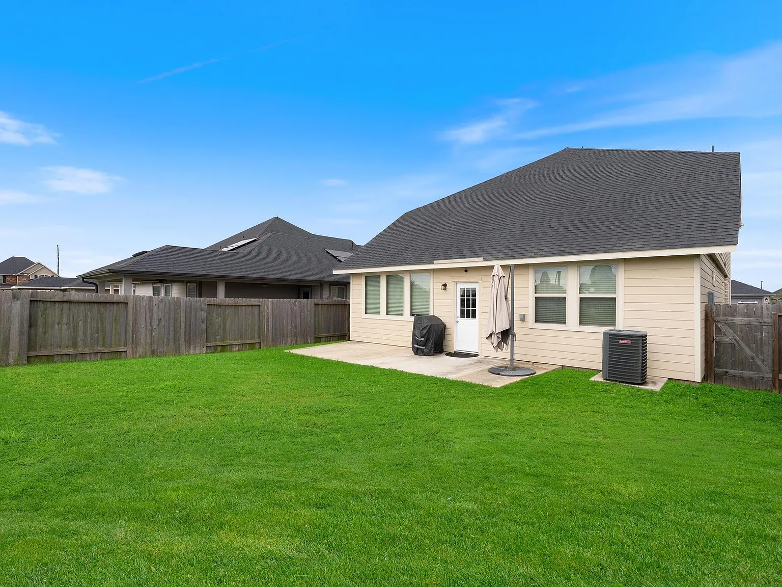 4 bed, 3.5 bath, 2960 sqft, $2,600 — Photo 3