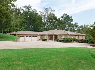 201 Creekside Dr, Florence, AL 35630