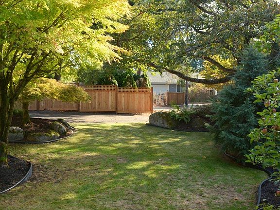 4th image of 10418 NE 143rd St