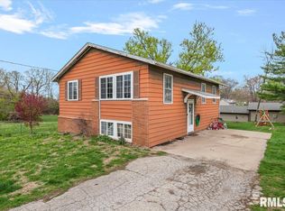105 E Mill St, Rochester, IL