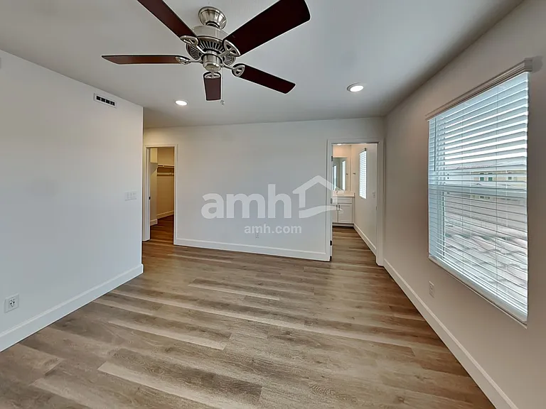 6459 Rush Ave — Photo 9