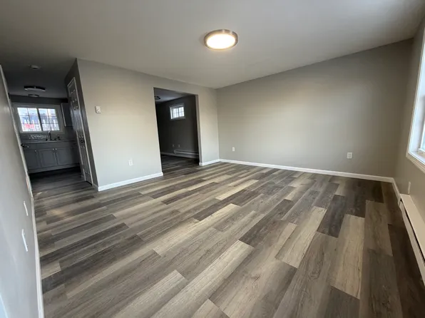 226 Crown St #D, Meriden, CT 06450