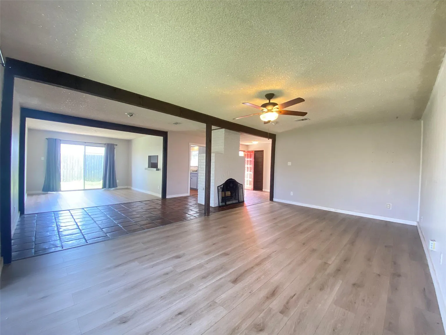 3 bed, 2.0 bath, 1640 sqft, $1,990 — Photo 2