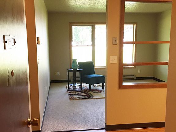 4th image of 128 Parkway Ln E #0