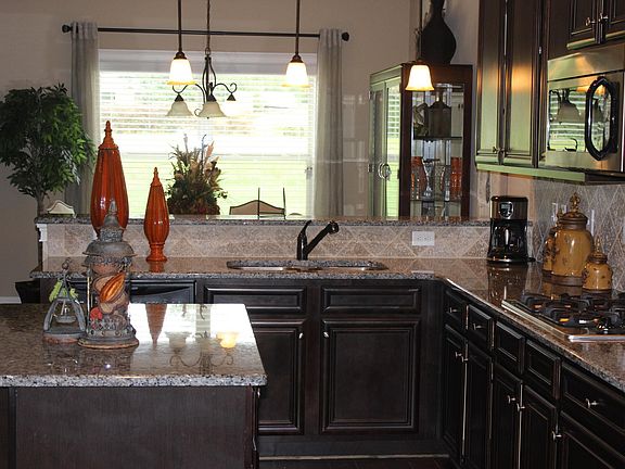 3rd image of 325 Sonoma Ln