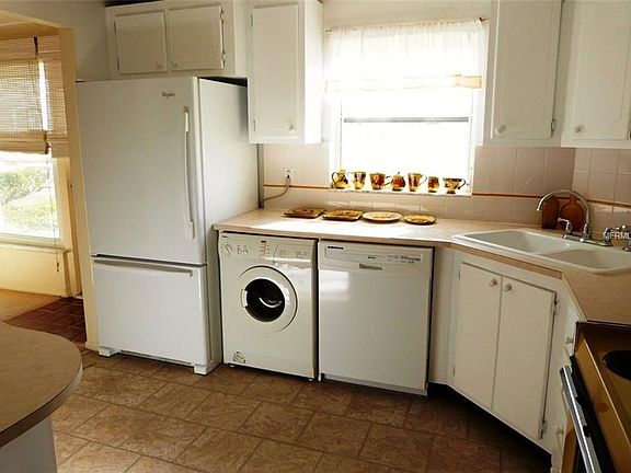 5th image of 109 Fernwood Cir