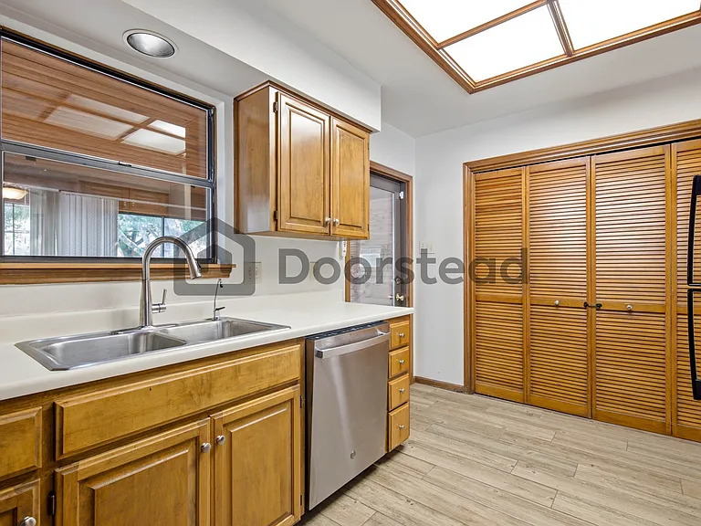 13845 Brook Hollow Blvd — Photo 12