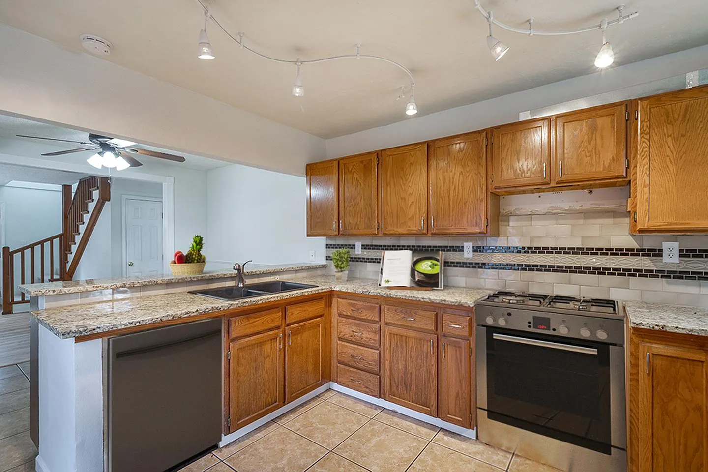 Spacious & updated Madison South home with big yard — Photo 3